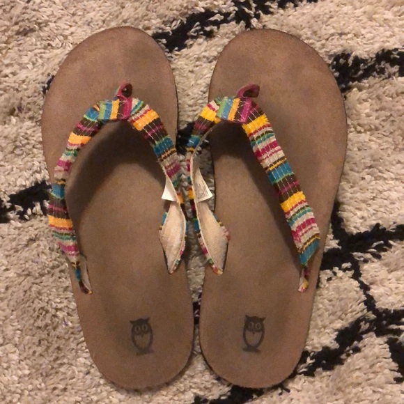 Mossimo flip flops - Picture 2 of 5